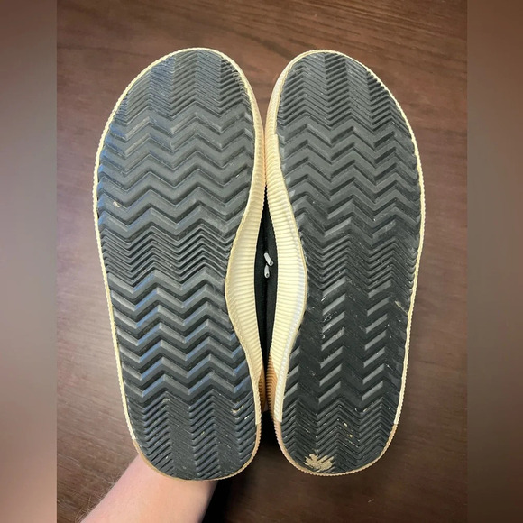 Sorel Out and About sneakers. Women’s size 7. - Picture 7 of 8